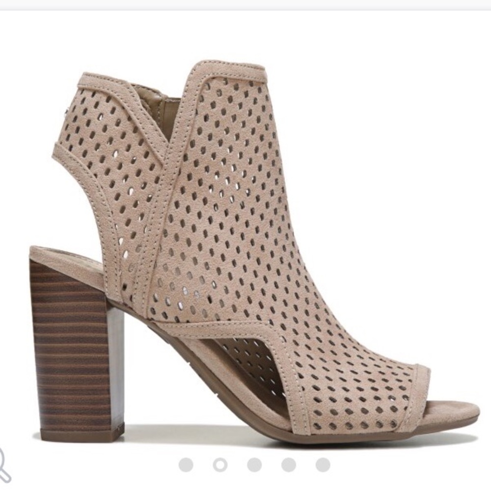 🍁offers🍁 Booties!!